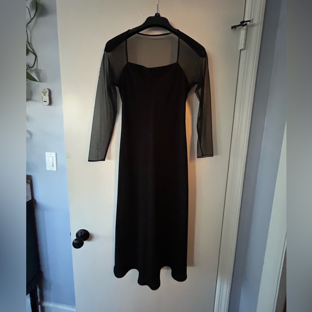 Vintage Jones New York Dress
SZ. 4P             11.5” PTP

Gorgeous mesh sleeves